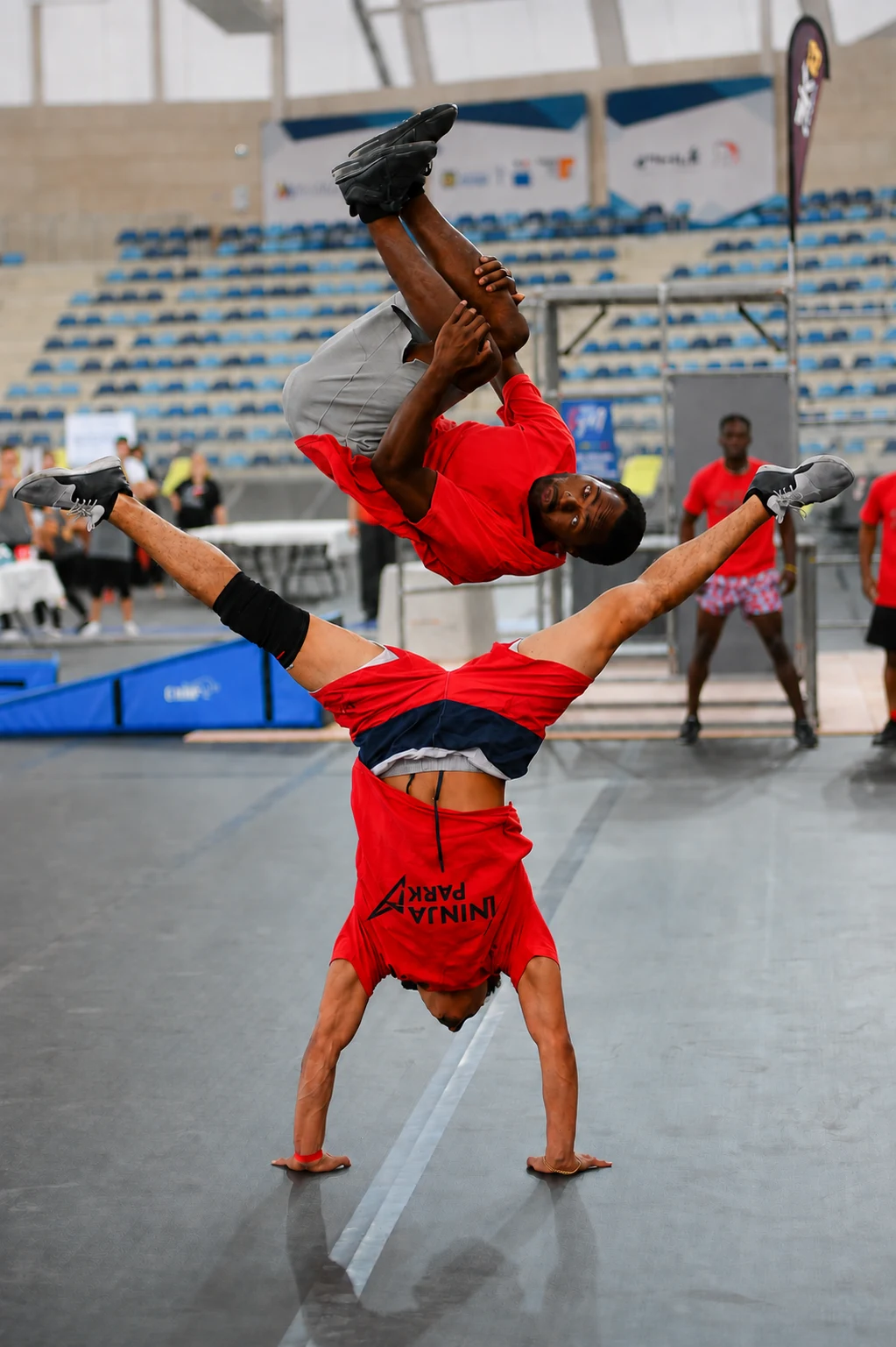 Spectacle Street Show par les acrobates Ninja Park